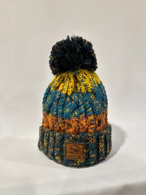 Drop In - Gorro Pompon Multi - Org/Blu/Yell
